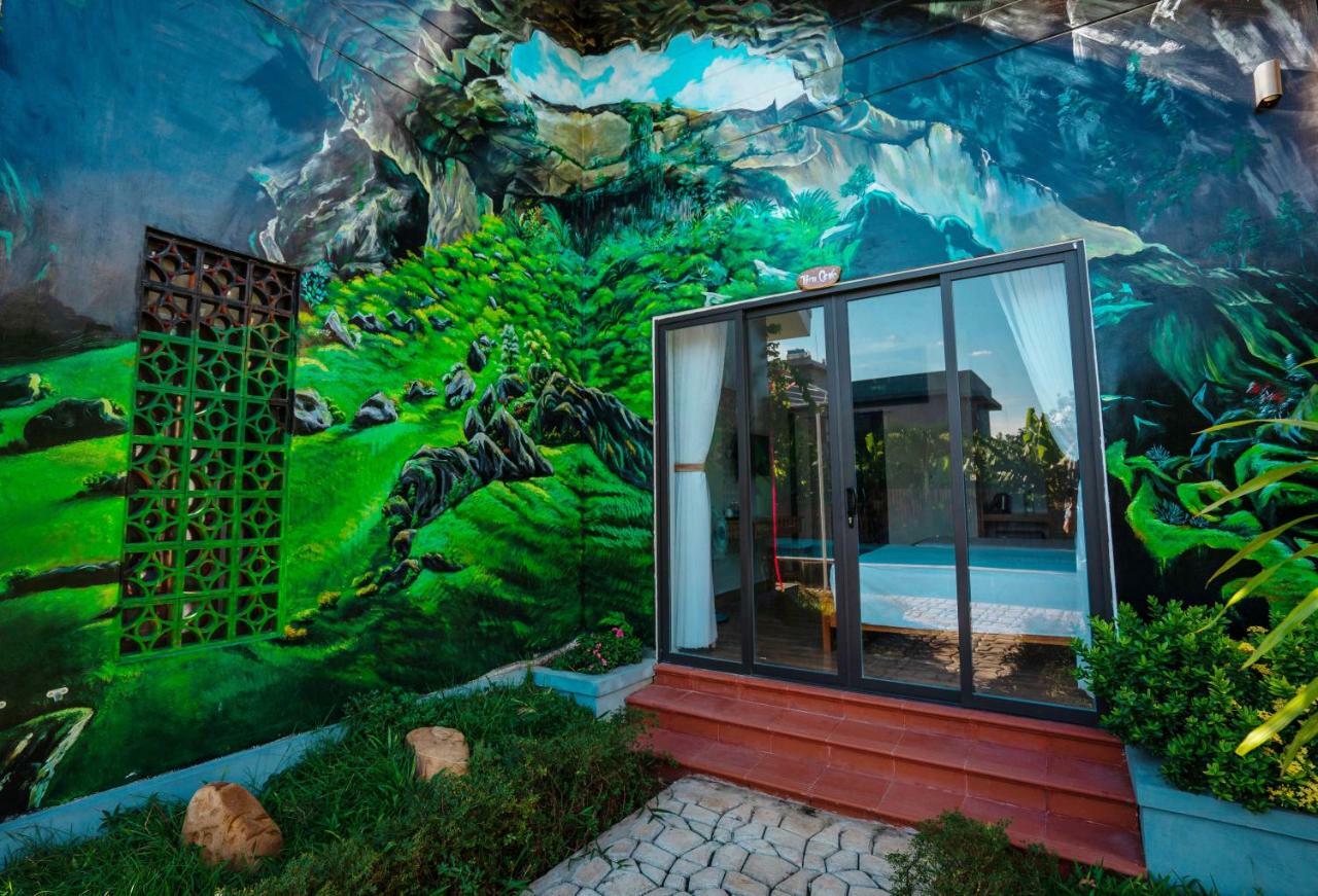 Commander Lodge Фонг Нха Екстериор снимка